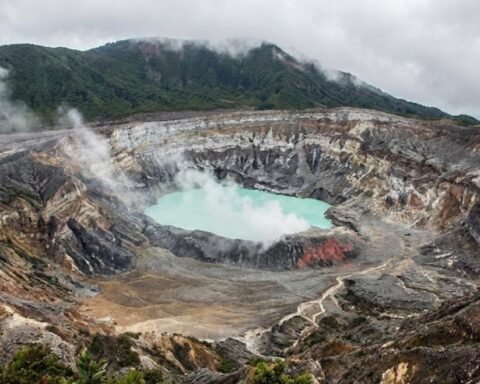poas volcano costa rica travel warning